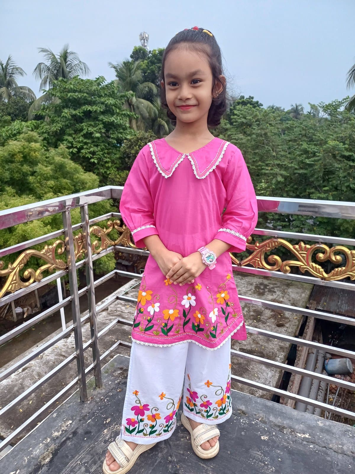 গোলাপি নকশি নিমা-পায়জামা সেট