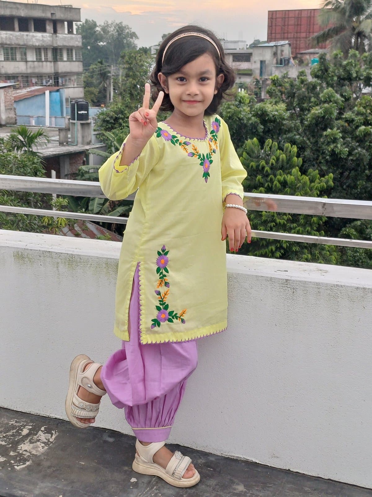 লেমন মিন্ট নকশি নিমা-পায়জামা সেট