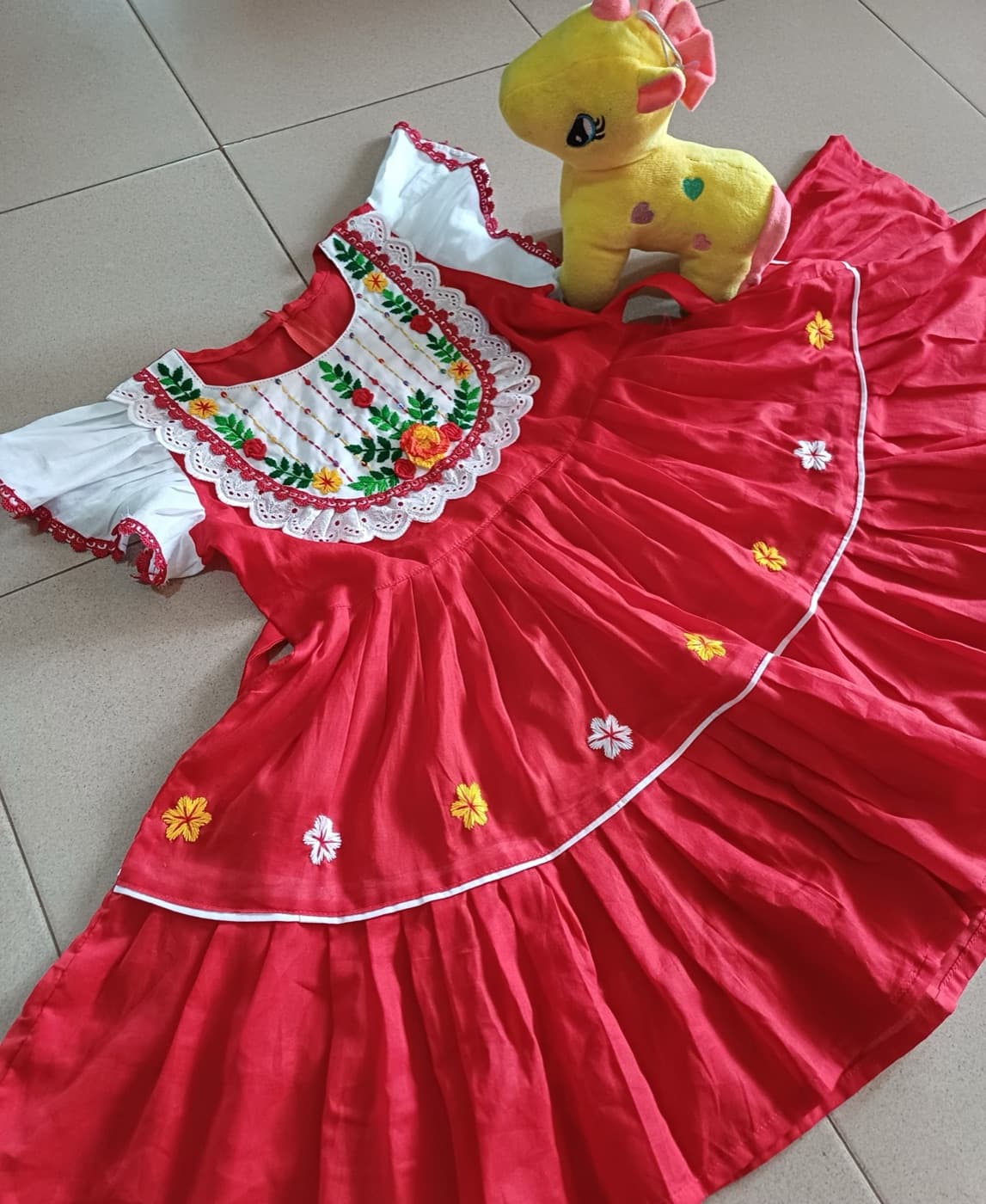 লাল-শুভ্র নকশি ফ্রক